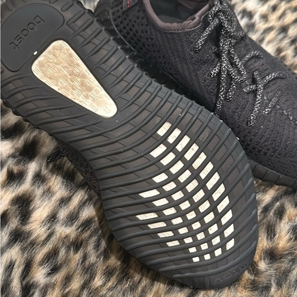 Yeezy - Picture 5 of 7